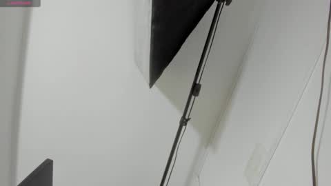 Y U L I T Z A online show from December 18, 2025, 11:38 am