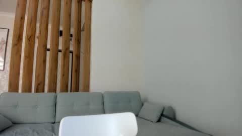 Yumi online show from October 8, 2025, 9:40 am