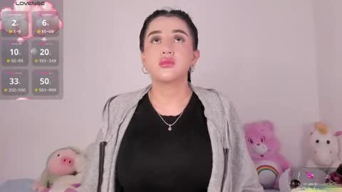 yunahott_ online show from May 31, 2026, 5:37 am