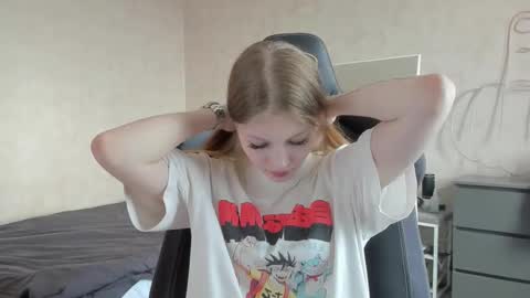 yunarosee online show from September 12, 2025, 11:21 am