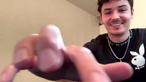 yungstudbev online show from October 4, 2025, 8:07 pm