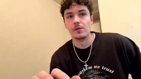 yungstudbev online show from October 10, 2025, 7:35 pm