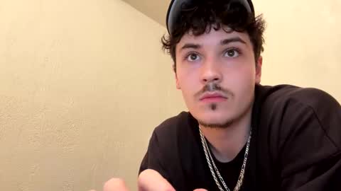 yungstudbev online show from October 23, 2025, 12:32 am