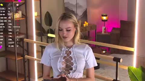 Tessa online show from July 2, 2026, 6:25 pm