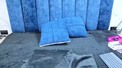 yunkeyc online show from November 21, 2025, 3:16 am