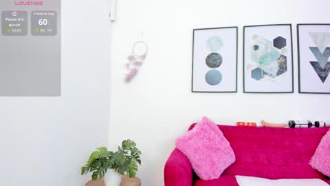 Yunna online show from April 15, 2026, 11:39 am