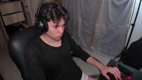 Snapshot of yurii_moody chatting on December 5, 2024, 2:42 am yurii_moody online show from December 5, 2024, 2:42 am