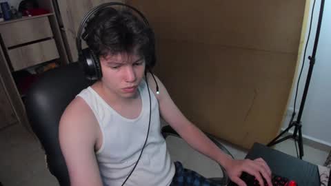 Snapshot of yurii_moody chatting on December 21, 2024, 2:30 am yurii_moody online show from December 21, 2024, 2:30 am