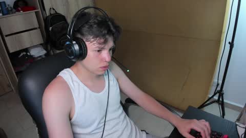 Snapshot of yurii_moody chatting on December 23, 2024, 4:44 am yurii_moody online show from December 23, 2024, 4:44 am