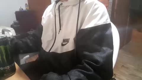 Yuumi online show from April 5, 2026, 6:32 am