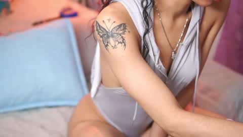 Yuyi Cam online show from October 26, 2025, 2:06 am