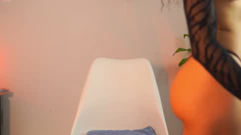 Yuyi Cam online show from December 20, 2025, 2:18 am