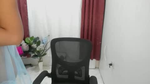 Snapshot of yvonne_s3xy chatting on October 23, 2025, 1:49 am Yvonne online show from October 23, 2025, 1:49 am