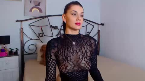 Snapshot of yvonneeverlee chatting on December 10, 2024, 8:27 pm I V Y online show from December 10, 2024, 8:27 pm