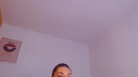 Snapshot of yvonneeverlee chatting on September 27, 2025, 9:09 pm I V Y online show from September 27, 2025, 9:09 pm