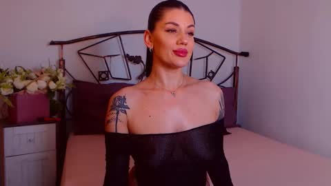 Snapshot of yvonneeverlee chatting on November 10, 2025, 9:14 pm I V Y online show from November 10, 2025, 9:14 pm