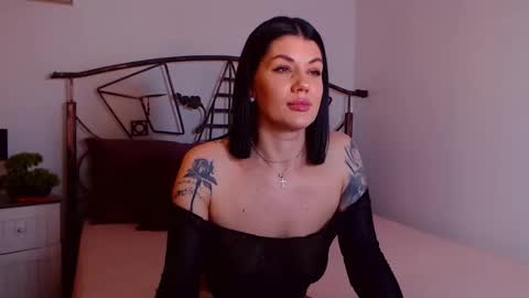 I V Y   online show from January 16, 2026, 9:19 pm