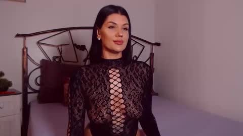 Snapshot of yvonneeverlee chatting on May 26, 2026, 7:43 pm I V Y online show from May 26, 2026, 7:43 pm