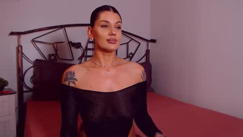 Snapshot of yvonneeverlee chatting on June 2, 2026, 6:54 pm I V Y online show from June 2, 2026, 6:54 pm