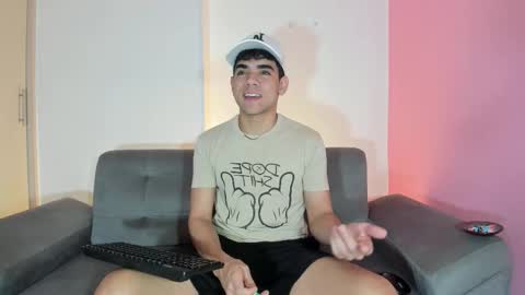 Snapshot of zac_joness chatting on September 13, 2025, 12:16 pm zac online show from September 13, 2025, 12:16 pm