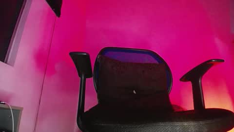 Zac Freelance model online show from December 18, 2025, 1:55 am