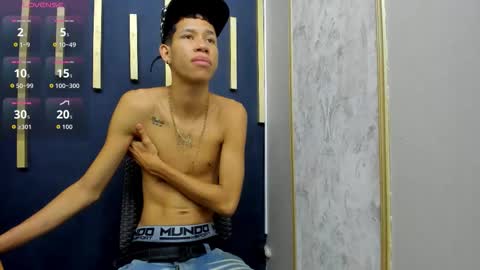 Snapshot of zack_horny19 chatting on September 28, 2025, 12:21 pm Zack online show from September 28, 2025, 12:21 pm