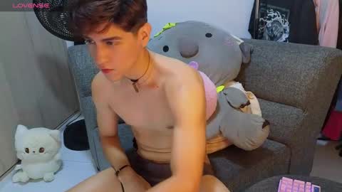 Snapshot of zackary_025 chatting on December 14, 2024, 4:45 am Zack online show from December 14, 2024, 4:45 am