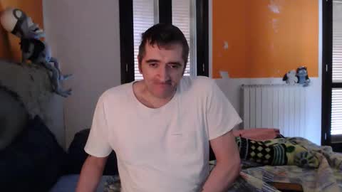 Snapshot of zackhot31 chatting on October 3, 2025, 10:23 am Ivan online show from October 3, 2025, 10:23 am