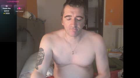 Snapshot of zackhot31 chatting on October 20, 2025, 10:49 am Ivan online show from October 20, 2025, 10:49 am