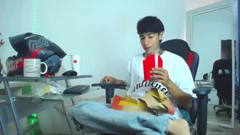 zack online show from December 25, 2024, 9:33 pm