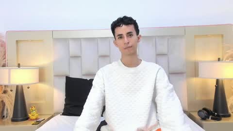 zahir_ashar online show from April 8, 2026, 11:37 pm