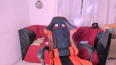 Snapshot of zaira_luxee chatting on October 19, 2025, 2:07 pm zaira_luxee online show from October 19, 2025, 2:07 pm