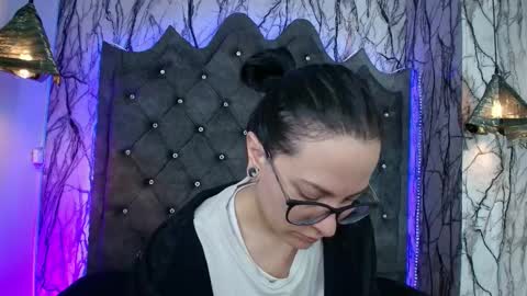   online show from September 18, 2025, 6:32 pm