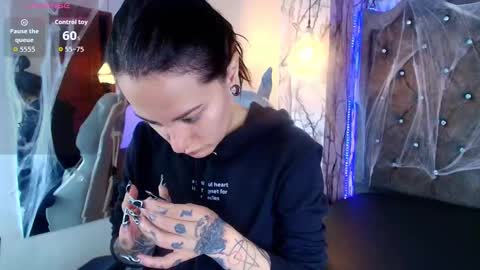   online show from October 18, 2025, 4:30 pm