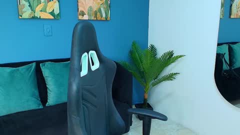 zamira_taylor online show from September 19, 2025, 4:25 am