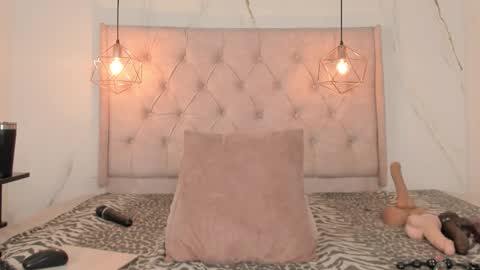 ZAMIRA online show from March 16, 2026, 1:59 pm