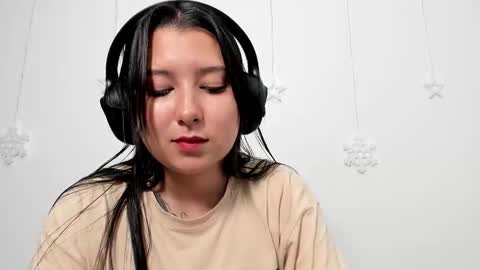 zammii69 online show from February 20, 2026, 9:04 pm