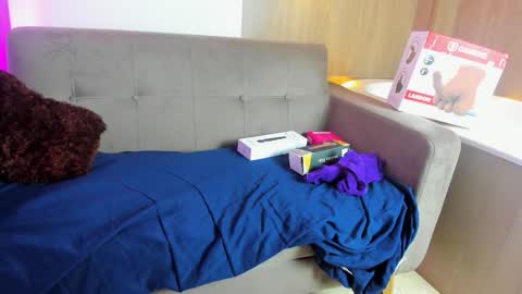 zammyrossee online show from March 22, 2026, 3:43 am