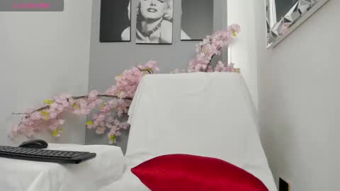 Snapshot of zane_cross chatting on October 12, 2025, 7:35 pm zane_cross online show from October 12, 2025, 7:35 pm