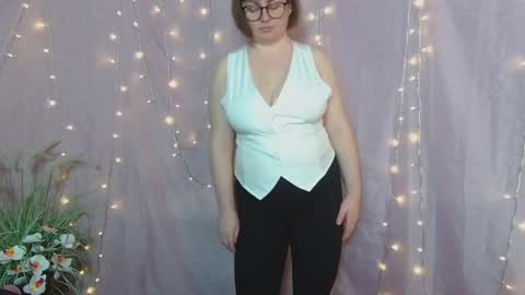 zannadreil online show from April 21, 2026, 2:51 am