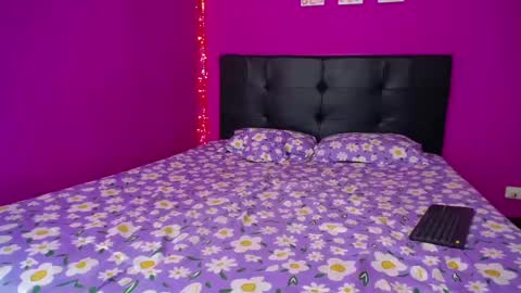 Snapshot of zara_tattoox chatting on December 2, 2024, 12:51 pm ZARA ANYELINA online show from December 2, 2024, 12:51 pm