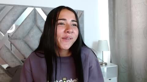 zara_vix online show from February 25, 2025, 6:53 pm