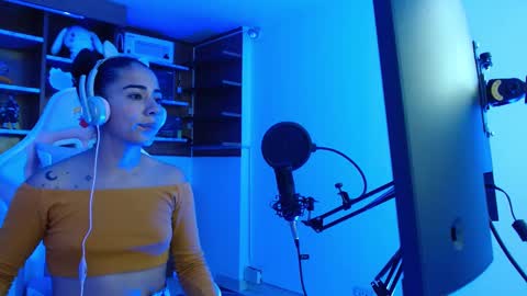 zara_vix online show from February 28, 2025, 7:46 pm