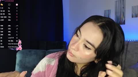 zaradames_ online show from November 26, 2025, 4:02 am