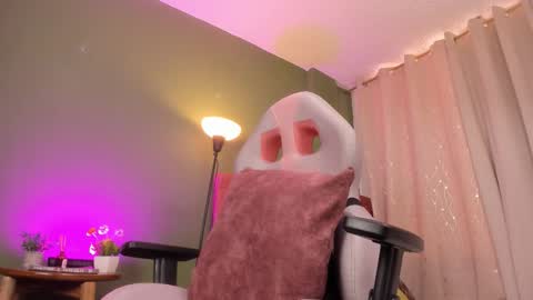 Zara . online show from December 1, 2025, 2:22 pm