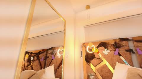 Zarah Andrews online show from October 6, 2025, 11:51 am