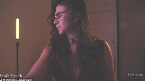 Snapshot of zarahlynch chatting on April 1, 2026, 12:33 am Miss Lynch Next show 2911 online show from April 1, 2026, 12:33 am