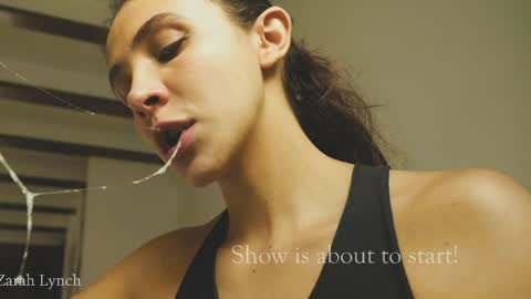 Snapshot of zarahlynch chatting on April 6, 2026, 7:04 pm Miss Lynch Next show 2911 online show from April 6, 2026, 7:04 pm