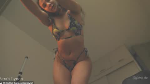 Snapshot of zarahlynch chatting on April 16, 2026, 9:39 pm Miss Lynch Next show 2911 online show from April 16, 2026, 9:39 pm
