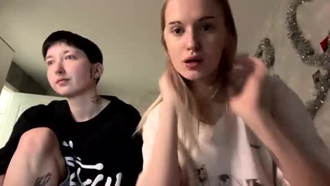 Snapshot of zaramontel chatting on December 19, 2025, 9:05 am zaramontel online show from December 19, 2025, 9:05 am